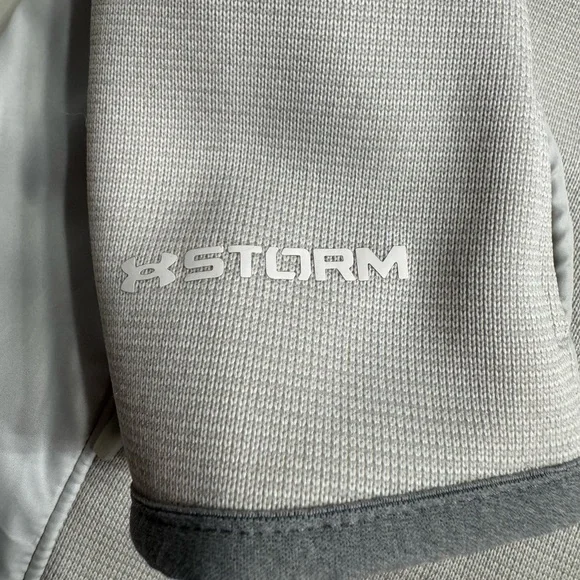 Under Armour Cold Gear Storm White Light Jacket Size XS Loose - Picture 4 of 8